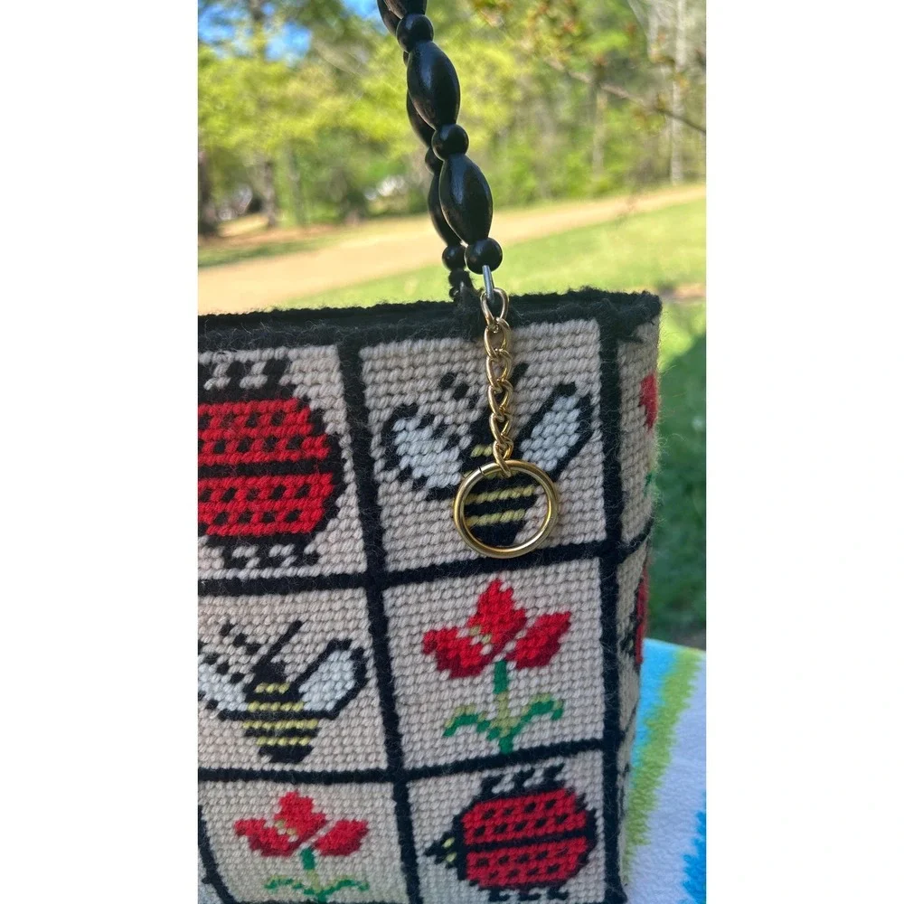 Needlepoint Tote Bag Womens Medium Cream vintage Ladybug‎ Bee Floral purse